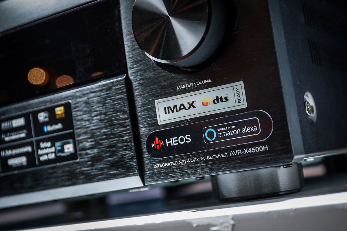 Sound United 早前舉行發佈會，讓傳媒率先體驗了 IMAX Enhanced 的效果。而 AVR-X4500H 就是 Denon 的擴音機系列當中最便宜、又可以升級 IMAX Enhanced 的機款，加上本身支援 Dolby Atmos、DTS:X 以及 Auro-3D，可以話一機玩齊 4 大影音格式。配合 HEOS 全面的音樂串流功能，作為一部 9.2 聲道的中階 AV Amp，AVR-X4500H 功能可以話好全面，今次就試吓實際音效係點，同上代比又有冇改進。