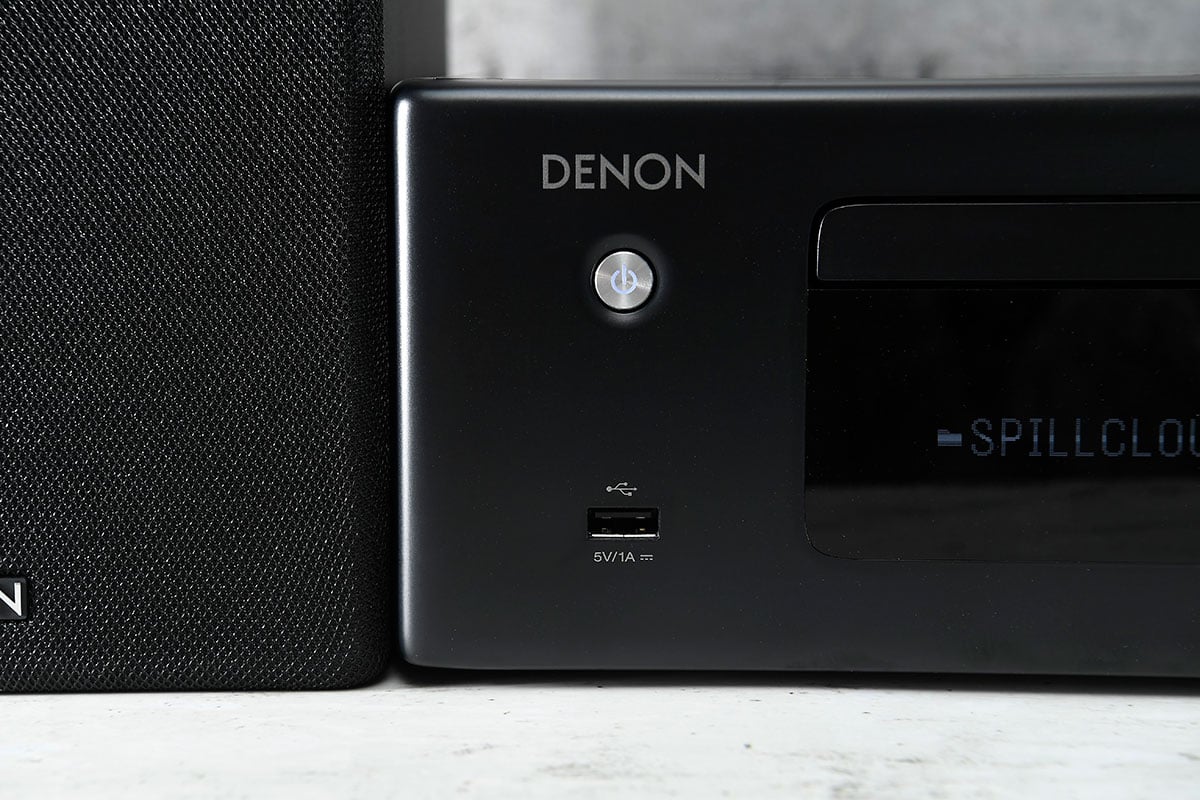 Denon 的 HEOS 功能在自家 AV 擴音機上面已經好普及，今次終於將這個實用功能應用到 CEOL 系列網絡 Hi-Fi 系統上面。最新的 CEOL N10 除了配備 HEOS 之外，還支援 AirPlay 2、藍牙、CD 播放、收音機及網絡收音機功能，配套喇叭都經過重新設計提升音質，可以話係一次幾全面的升級。