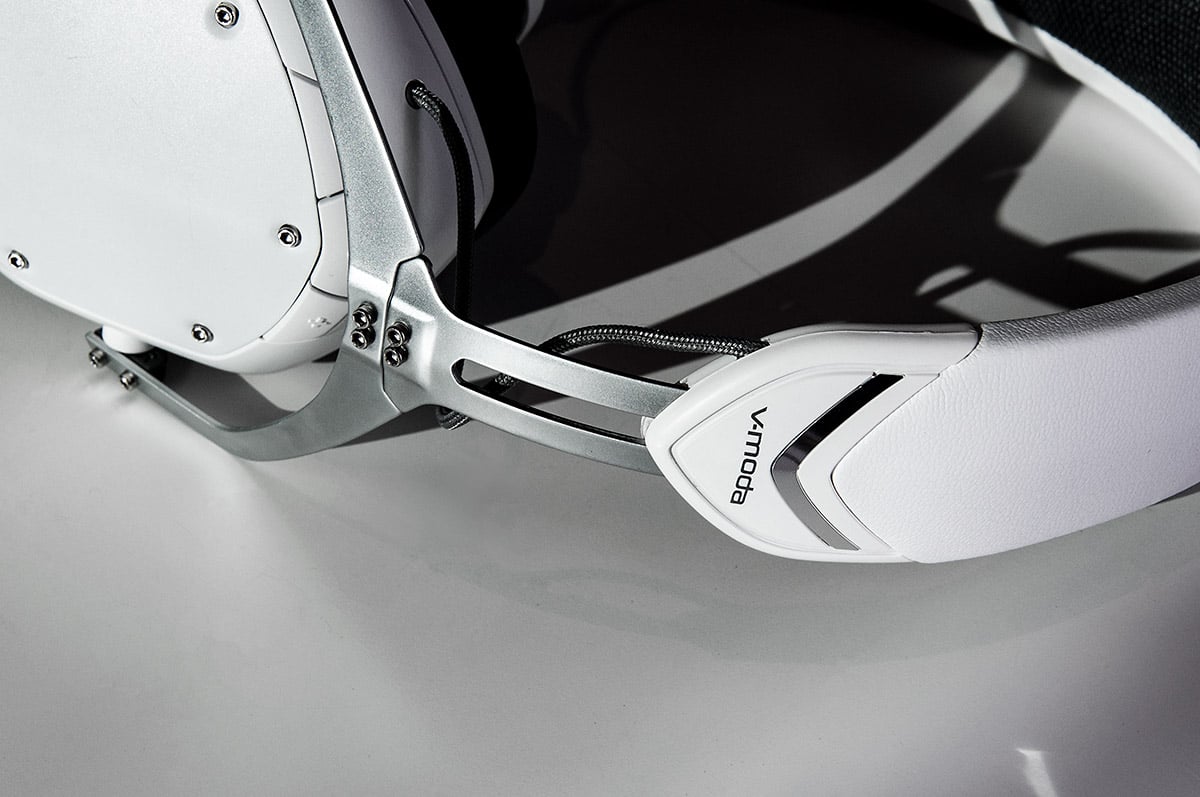 去年 V-MODA 推出 Crossfade 2 Wireless 頭戴式耳機，可能聽取了用家的意見，事隔一年加推升級版，名為 Crossfade 2 Wireless Codex，支援 aptX 和 SBC 藍牙編碼之外，特別追加 AAC 編碼，為蘋果用家帶來更佳的音質表現。