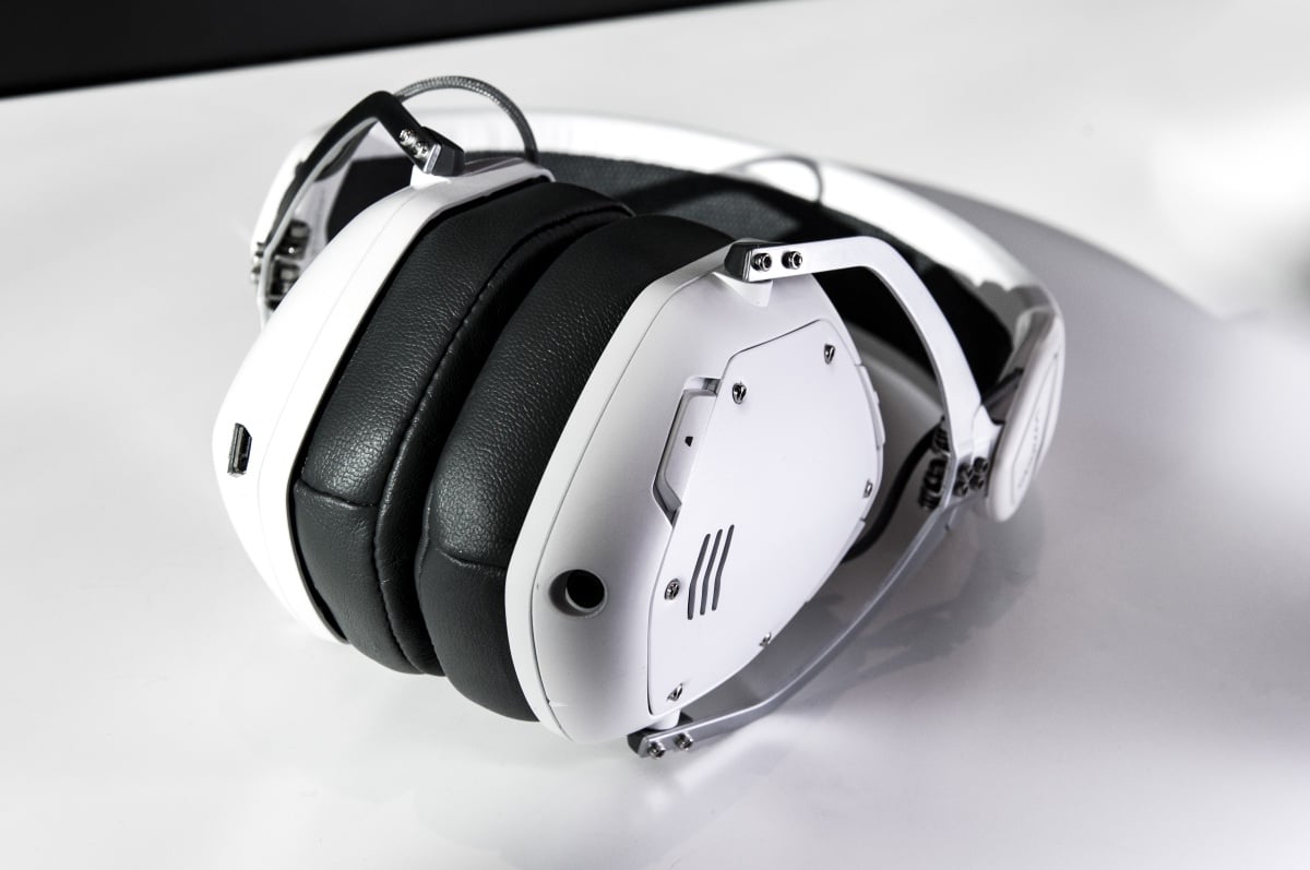 去年 V-MODA 推出 Crossfade 2 Wireless 頭戴式耳機，可能聽取了用家的意見，事隔一年加推升級版，名為 Crossfade 2 Wireless Codex，支援 aptX 和 SBC 藍牙編碼之外，特別追加 AAC 編碼，為蘋果用家帶來更佳的音質表現。