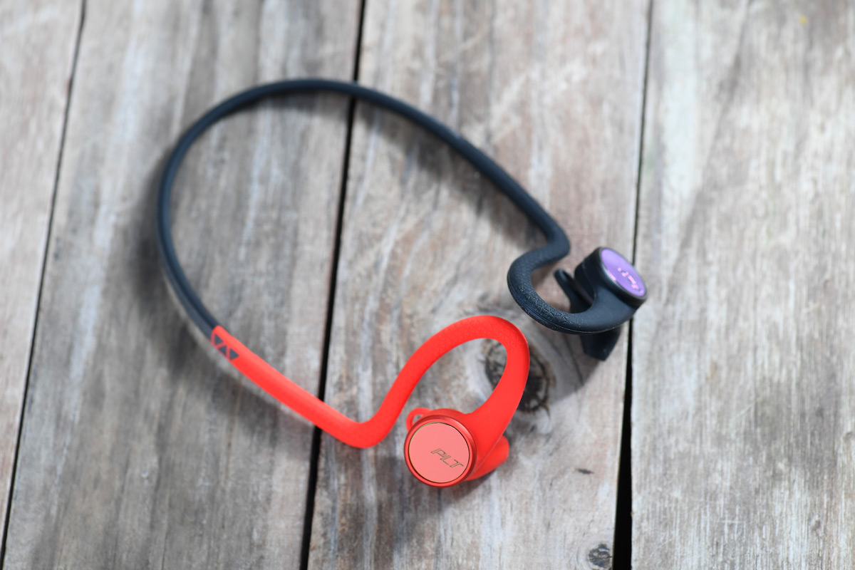 Plantronics 最近為 BackBeat FIT 藍牙運動耳機系列更新產品線，當中最矚目的，肯定是品牌首款真無線耳機 BackBeat FIT 3100，專門針對運動用家而設，採用半開放式設計，令跑手能夠享受音樂的同時，聽到周圍環境聲音，大大增加跑街的安全性。