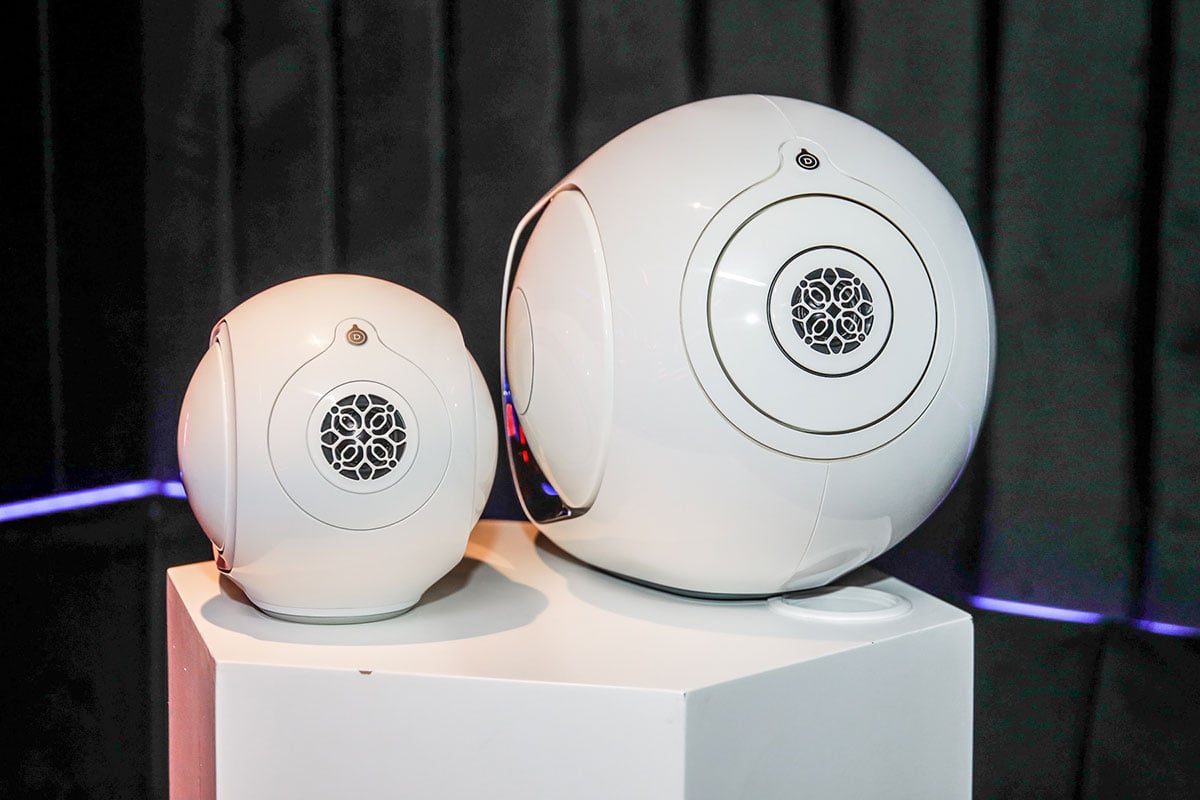 法國品牌 Devialet 推出的 Phantom 系列喇叭除咗外表型格獨特之外，輸出功率和低頻效果都十分驚人。今次新推出的 Phantom REACTOR 就有別於 Phantom PREMIER 系列，體型細了足足四倍，不過在 Devialet 的新技術之下依然可以提供 900W 的輸出以及 98dB 的音壓。