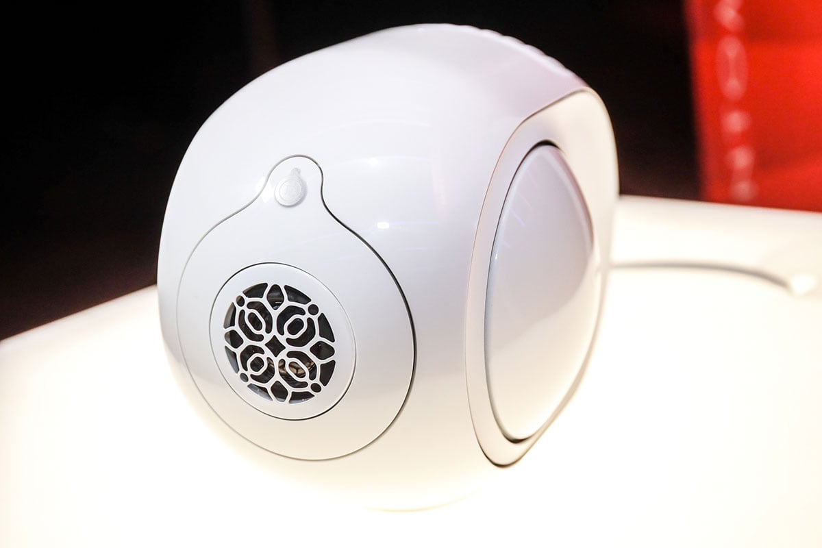 法國品牌 Devialet 推出的 Phantom 系列喇叭除咗外表型格獨特之外，輸出功率和低頻效果都十分驚人。今次新推出的 Phantom REACTOR 就有別於 Phantom PREMIER 系列，體型細了足足四倍，不過在 Devialet 的新技術之下依然可以提供 900W 的輸出以及 98dB 的音壓。