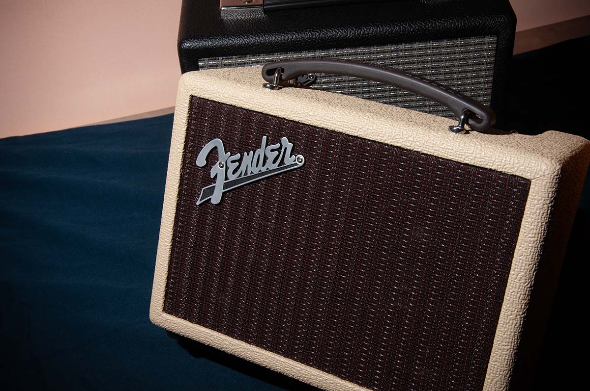 去年 Fender 已開拓藍牙喇叭產品線，最近加推兩位新成員 Monterey Tweed 及 Indio，繼續以 Fender 經典結他 amp 外形為設計藍本。