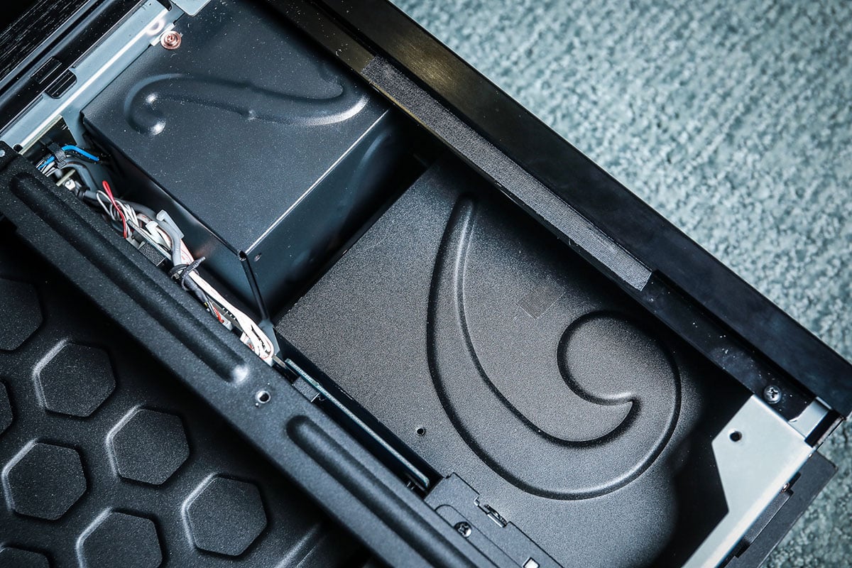 Pioneer UDP-LX500 剛公佈的時候已經有傳高階機款 UDP-LX800 會在稍後推出，估唔到新機真係咁快就正式到港，一心想等旗艦機升級的朋友唔使等好耐。之前 UDP-LX500 的聲畫效果其實已經好唔錯，究竟更高階的 UDP-LX800 在設計、用料、聲畫表現方面可以有點樣的提升？