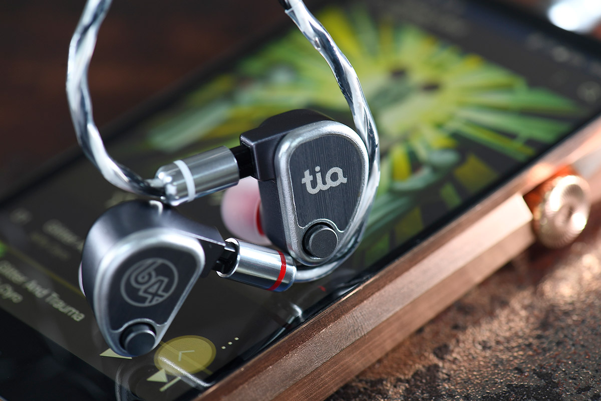 早前試過荷蘭品牌 Crystal Cable 的高階耳機線 Dream Duet，能夠把耳機潛力發揮到盡。但論性價比的話，筆者認為 Double Duet 更勝一籌。當換上後，聲音提升立竿見影，今次挑選 3 款入耳式耳機搭配測試，聽聽到底有多厲害！
