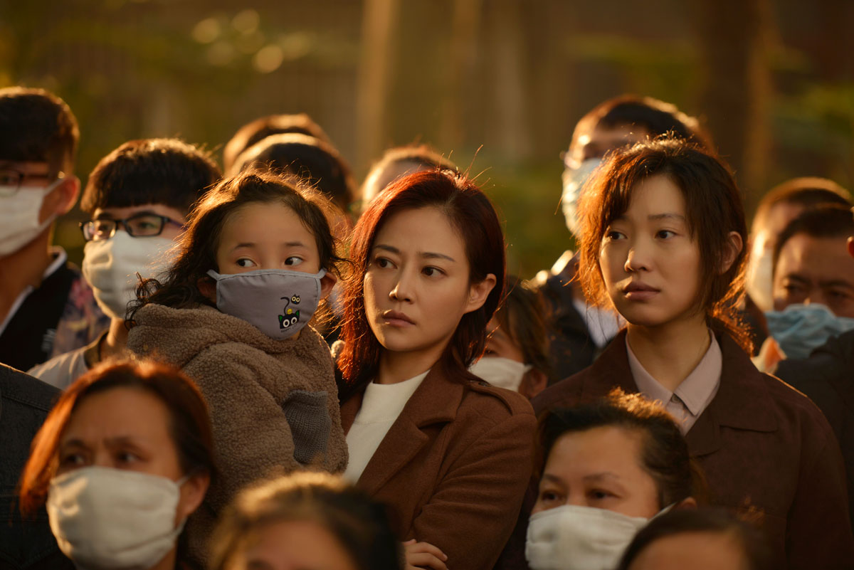 《我不是藥神》早於去年暑假已於大陸上映，當時已掀起了話題，討論的人非常多，最終票房更高達 30 億人民幣。能在大陸叫好叫座的電影不少，對於香港觀眾而言，早已對那些天文數字票房感到麻木了。直至影片在去年 11 月的金馬獎獲得 7 項提名，並且最終奪得最佳男主角和最佳原著劇本兩個大獎，就讓人不得不好奇一下，這部文牧野的導演首作，究竟有多厲害？