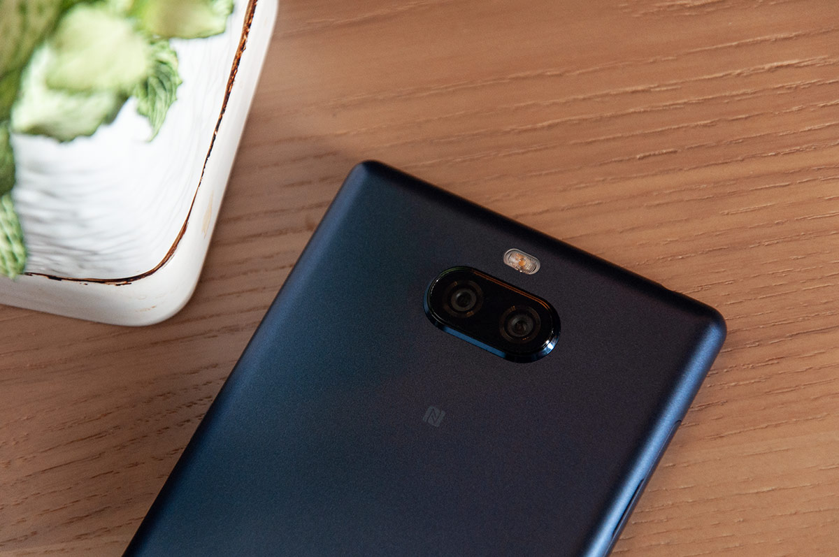 Sony 於 MWC 2019 發表了 Xperia 1、Xperia 10 及 Xperia 10 Plus，新旗艦 Xperia 1 未有上市日期，但中階機 Xperia 10 及 Xperia 10 Plus 日前已抵港並舉行了產品發佈會，將於 3 月 1 日正式開賣。