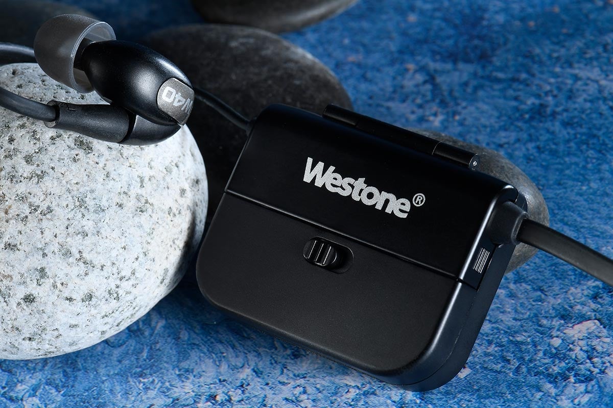 在 2016 年 Westone 已推出了一條 Bluetooth Cable 藍牙耳機線，有意將有線耳機無線化。最近，為了跟隨著藍牙技術的發展步伐，品牌發佈了後繼型號 Bluetooth V2 Cable，支援最新的藍牙 5.0 規格，以及追加 aptX HD 高品質藍牙編碼。