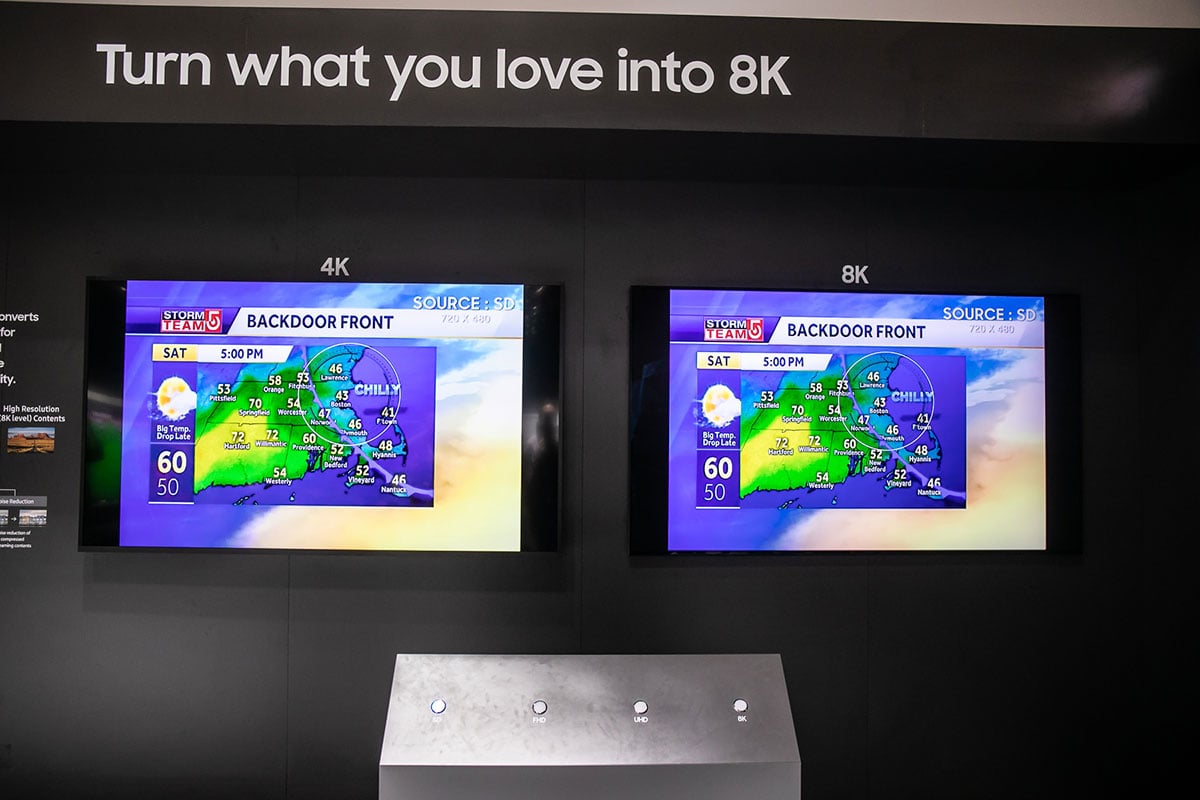 8K 電視嘅畫質可以有幾正？我哋今次就親身到新加坡同大家實試一下！於新加坡舉行的 Samsung Forum 2019，會場就展出了剛到港發售的最新 8K QLED 電視 Q900R 系列，配備了 Samsung 的量子人工智能處理器（Quantum AI Processor），除了通過 AI 影像升頻技術提供最佳的 8K 畫面效果之外，更有 Bixby 智能助理提供不一樣的電視操控。現場當然仲有 Samsung 2019 年最新的一系列 4K QLED 電視，到底新機有咩咁吸引？而家就帶大家睇吓。