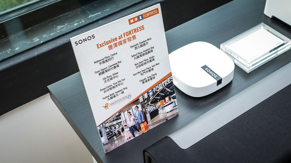 近年愈來愈多支援網絡音樂串流的喇叭推出，不過講到這類產品的「始祖」，也是技術發展最成熟的品牌之一就是 Sonos。可能都有一些朋友聽過 Sonos 這個牌子，其實 Sonos 在美國本土十分受歡迎，今次就正式進軍香港，並且一口氣帶來了全線網絡喇叭，包括最新的小型智能喇叭 Sonos One、Soundbar Sonos Beam 等等，都可以在豐澤買到。