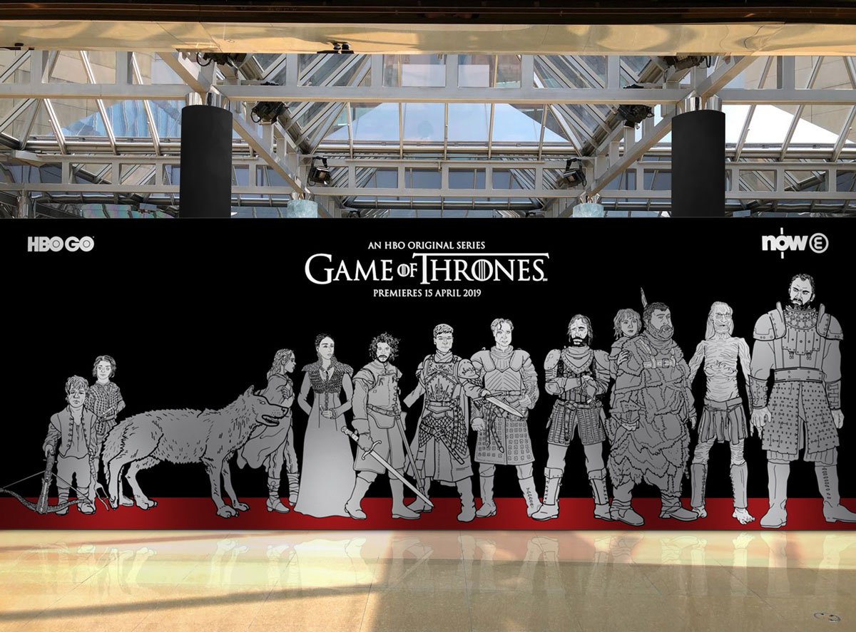 《權力遊戲》（Game of Thrones）來到最終季（第 8 季）了（香港時間 4 月 15 日早上 9 時首播），如果你中五畢業開始看，現在好命的話也該大學畢業，出來社會工作了。時光飛逝，可是記性日差，看任何劇都好，逢新一季開播，先要擔心自己是否記得上一（幾）季究竟講甚麼，否則便會難以投入下去了。《權力遊戲》這方面的問題少一點，因為劇情太緊湊，除了你真的連上一餐飯吃過甚麼都馬上忘了，否則也該記得第 7 季尾聲是冰龍出現吧？第 8 季開首，無論如何都會有大戰發生（當然也有可能留待稍後才發生，畢竟長城境外抵達臨冬城還是要一點時間吧，雖然編劇未必 care 實際所需時間）。
第 8 季很短，僅 6 集，可是要交代的細節理應是十分多的，網上更流傳部分情節有可能是回應第一季！那麼，最終季首播前的一個週末，我們還可以做甚麼準備功夫？