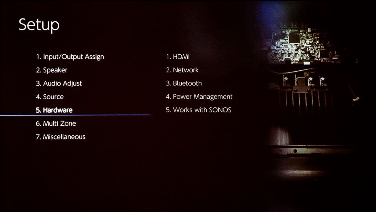 Onkyo 的入門至中階系列一向都好受用家歡迎，不過由於硬件方面的限制，想升級通常就要換新機。今次推出的 TX-NR696 就採用了新設計，除了電源線可以更換之外，更加設有 Pre-out 輸出，連接額外後級提升兩聲道的表現，重新設計的內部電路亦都令到音效表現有進一步提升。加上支援 4K HDR、DTS Virtual:X、AirPlay 2 等最新的影音規格，讓新機更吸引入門用家升級。