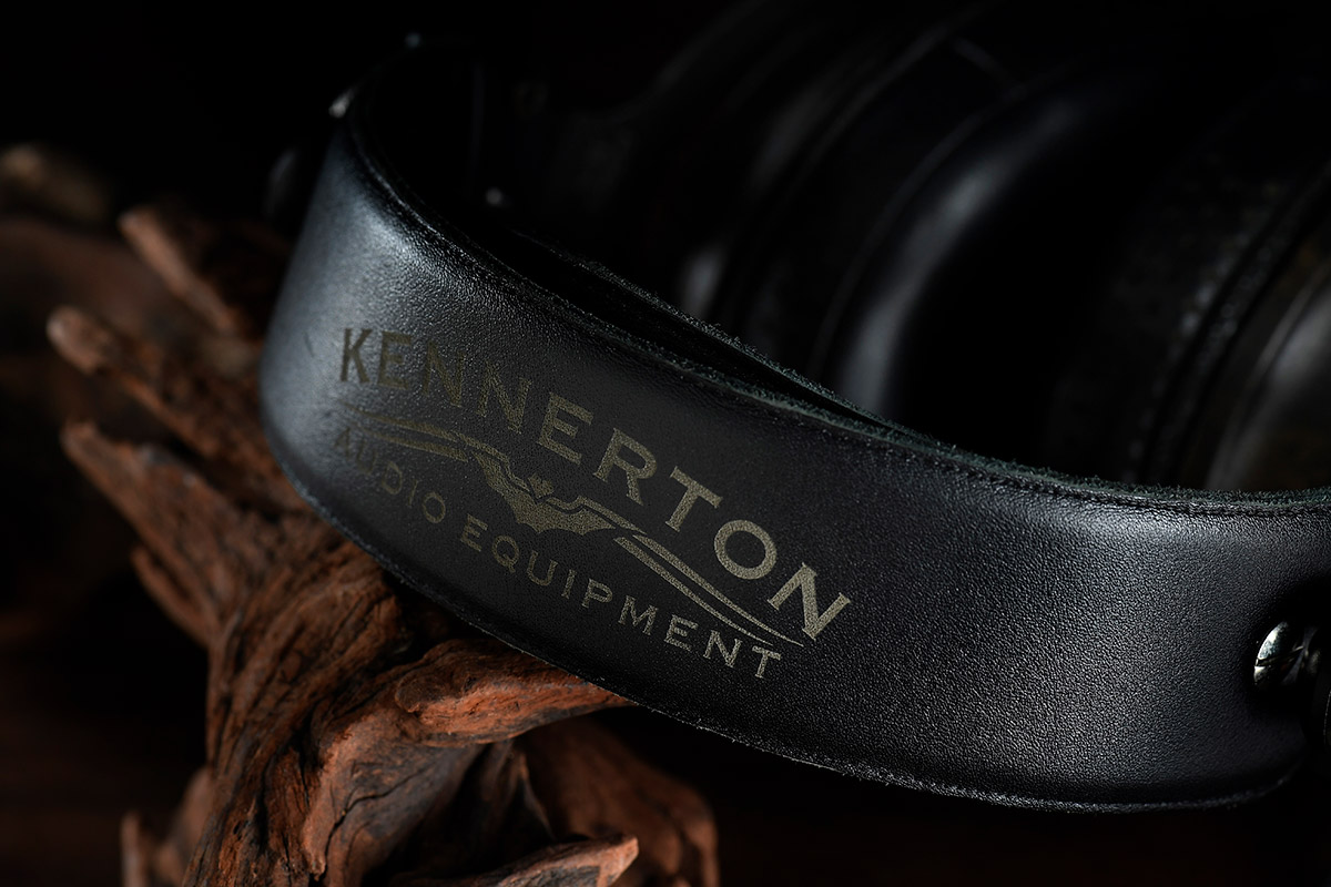 來自俄羅斯的 Kennerton Audio Equipment，是源於 Fischer Audio 旗下的高級品牌。以 Kennerton 品牌推出的耳機可說是件件頂級，例如最新推出的 Thror 平面震膜耳機，是頂級型號 Odin 的後繼版本，採用全新專利震膜，令聲音表現進一步提升，同時 Thror 耳機採用全新真皮頭帶及新耳機線，至於耳機重量上則為 480g，較上一代頂級型號 Odin 的 680g 重量更為輕巧。