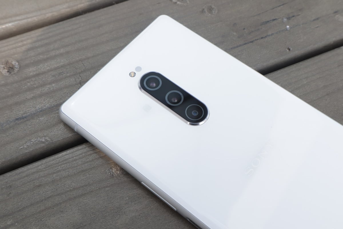 早前在西班牙世界通訊大會（MWC 2019）上 Sony 展出過最新旗艦手機 Xperia 1，今日（25/4）正式在香港亮相。Xperia 1 集 Sony 專業拍攝及顯示技術，更是全球首部配備 4K OLED 屏幕及眼睛追焦功能的智能手機。