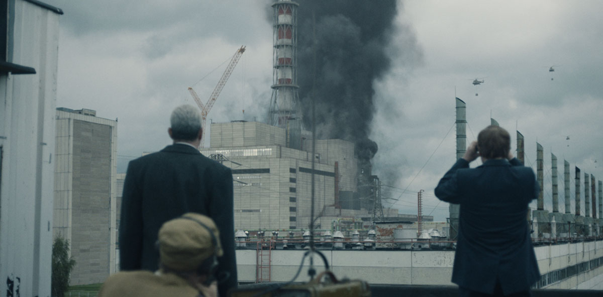 截至執筆當日為止，《切爾諾貝爾》（Chernobyl）在影視資料庫網站 imdb 的評分為 9.6，是電視劇集類別當中的冠軍，力壓《權力遊戲》（Game of Thrones）、《絕命毒師》（Breaking Bad）等高分劇（前者可能因為最終季拉低了一點分數），非常厲害。《切爾諾貝爾》是一部英、美（Sky 與 HBO，在港可在 HBO 頻道及網站看得到）聯合製作的迷你劇，全劇僅 5 集，顧名思義，講述的是發生於 1986 年 4 月的切爾諾貝爾核電廠災難。現時已播放了 4 集，下周二早上（香港時間）便會播出結局，未開始看的話，現在起步還不算遲。