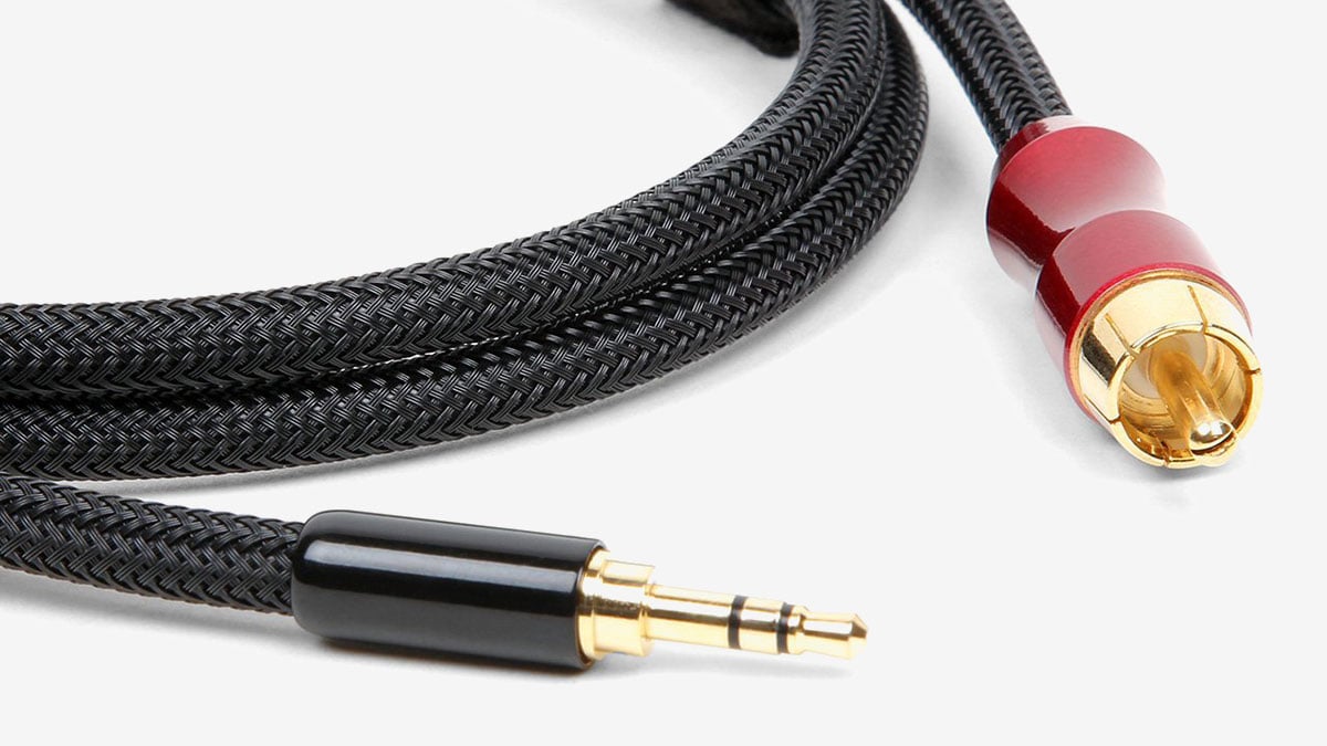 唔似得影音介面主要已經被 HDMI「一統天下」，音樂傳輸方面仍有好幾種主流選擇，而「同軸」（Coaxial）就是其中一款主要的數碼介面。不過唔講可能唔知，原來同軸線材由 1880 年至今已經發明超過一百年，不過以往多數用响長距離通訊、電台同電視台網絡、仲有上網連接等等，當然數碼音訊傳輸都係後期主要用途之一，而且仲可以支援高達 24bit/192kHz 的 Hi-Res 音樂！