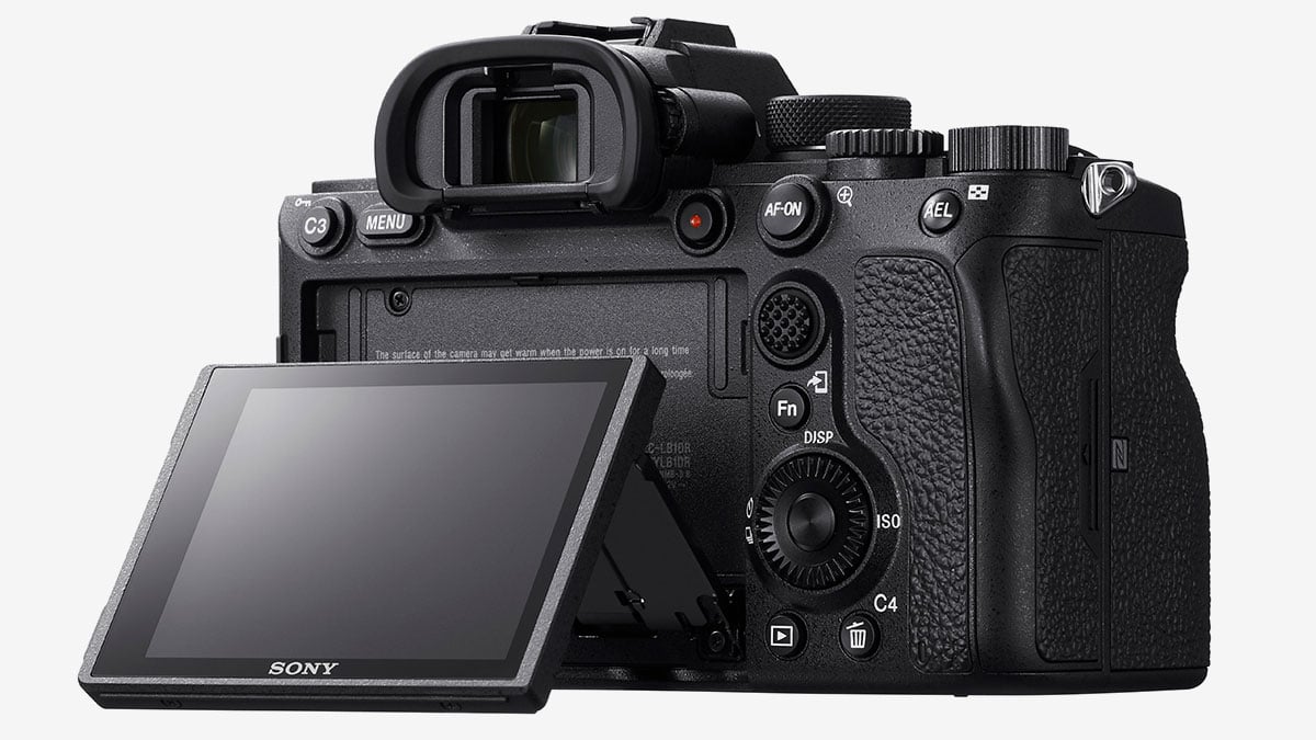 Sony 的第三代無反入面只有 A7S III 遲遲未公佈，估唔到第四代的 A7R IV 會搶先推出。新機具備 6,100 萬像素，是全球首款突破 6,000 萬解像度的全片幅相機。加埋今、明兩年即將公佈的 Nikon Z8、Canon EOS RS 超高解像度無反，新一輪像素大戰快將開始。不過諗返轉頭，我們平時拍攝、分享的相片其實係幾多解像度？究竟又有幾多人需要 6,000 萬像素？
