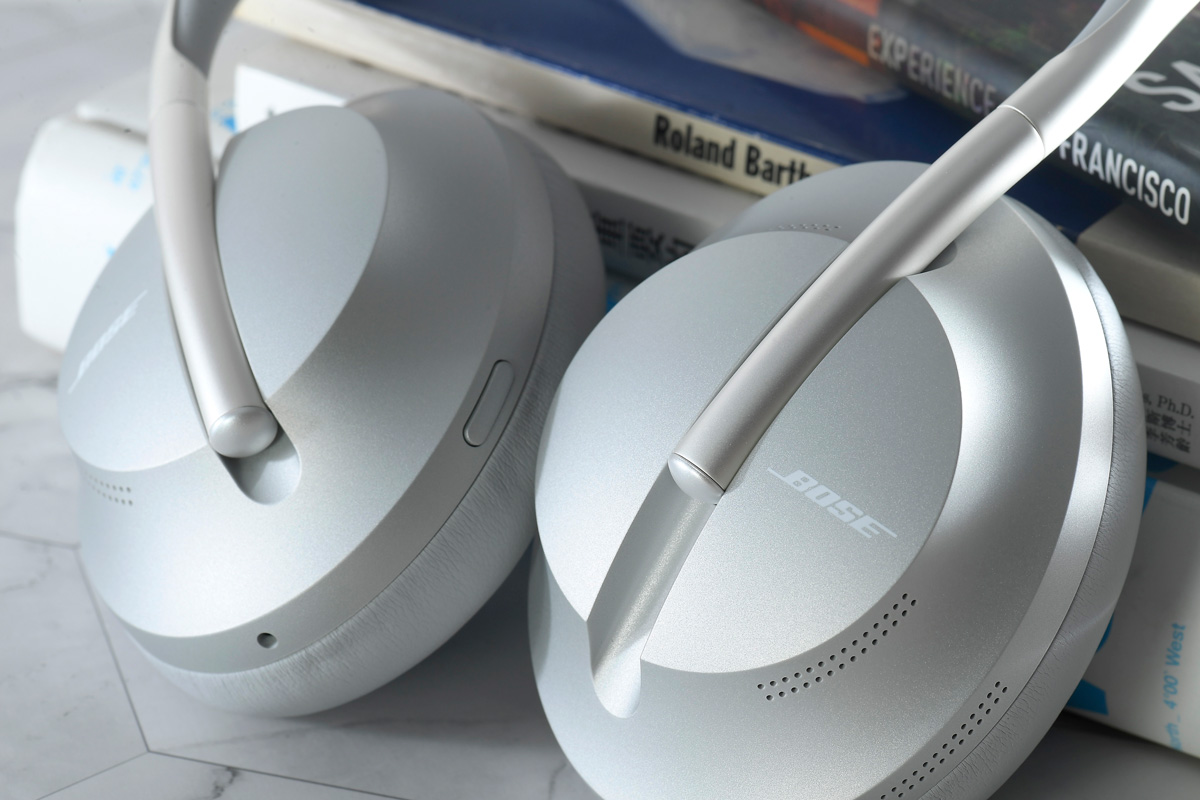 Bose 的 QuietComfort 35 II 藍牙降噪耳機，一直以來深得用家歡迎，最近廠方加推多一款 Bose 700，它並非用來取代 QC35 II，兩者設計完全不同，而且功能更加強勁，能夠照顧到不同用家的需要。