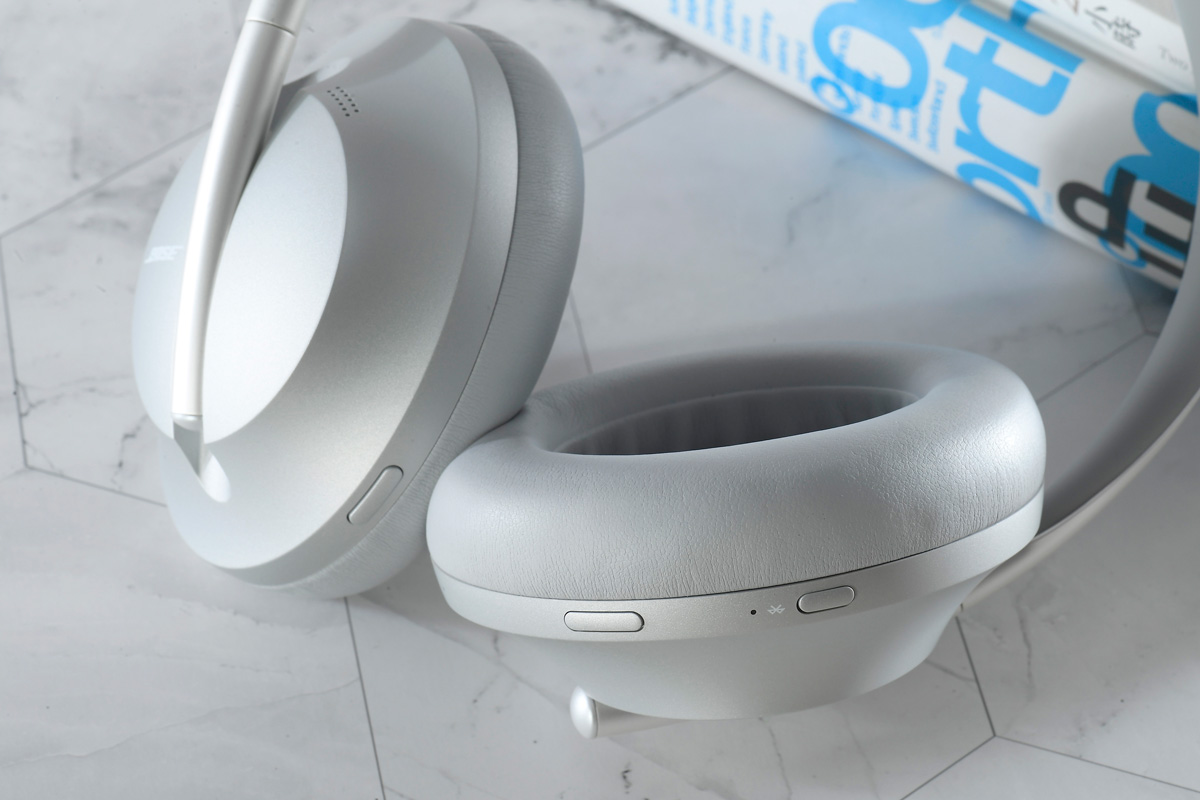 Bose 的 QuietComfort 35 II 藍牙降噪耳機，一直以來深得用家歡迎，最近廠方加推多一款 Bose 700，它並非用來取代 QC35 II，兩者設計完全不同，而且功能更加強勁，能夠照顧到不同用家的需要。