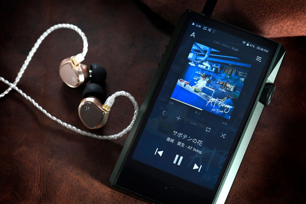 本地品牌 FAudio 成立了 5 年有多，耳機產品向來貴精不貴多，過去一年只推出過 Major 一款動圈耳機，得到一眾發燒友冠以「神圈」之名。最近品牌終於帶來新作 Minor 單一動圈入耳式耳機，屬中階型號，但用料絕不馬虎，沿用 Major 的專利 T.B.A.C 技術，難怪許多玩家不約而同稱其為「小神圈」。