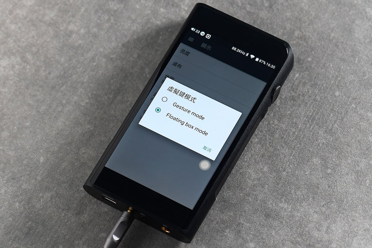 相信不少朋友對 Shanling（山靈）這個中國大陸品牌不會陌生，由以往的 CD 機、音樂播放器、DAP 等都有不少高質素又價錢相宜的熱門選擇。今次 M6 就是 Shanling 第一款採用 Android 系統的 DAP，配備了雙 AK4495SEQ DAC、支援 32bit/768kHz PCM 及 DSD256 解碼。而且有埋 Google Play，可以方便安裝大家常用的串流音樂 App。有齊 2.5mm、4.4mm 平衡、3.5mm 非平衡接駁，以及藍牙 aptX HD、LDAC，可以話有線、無線，各種最高質素的玩法都有齊。