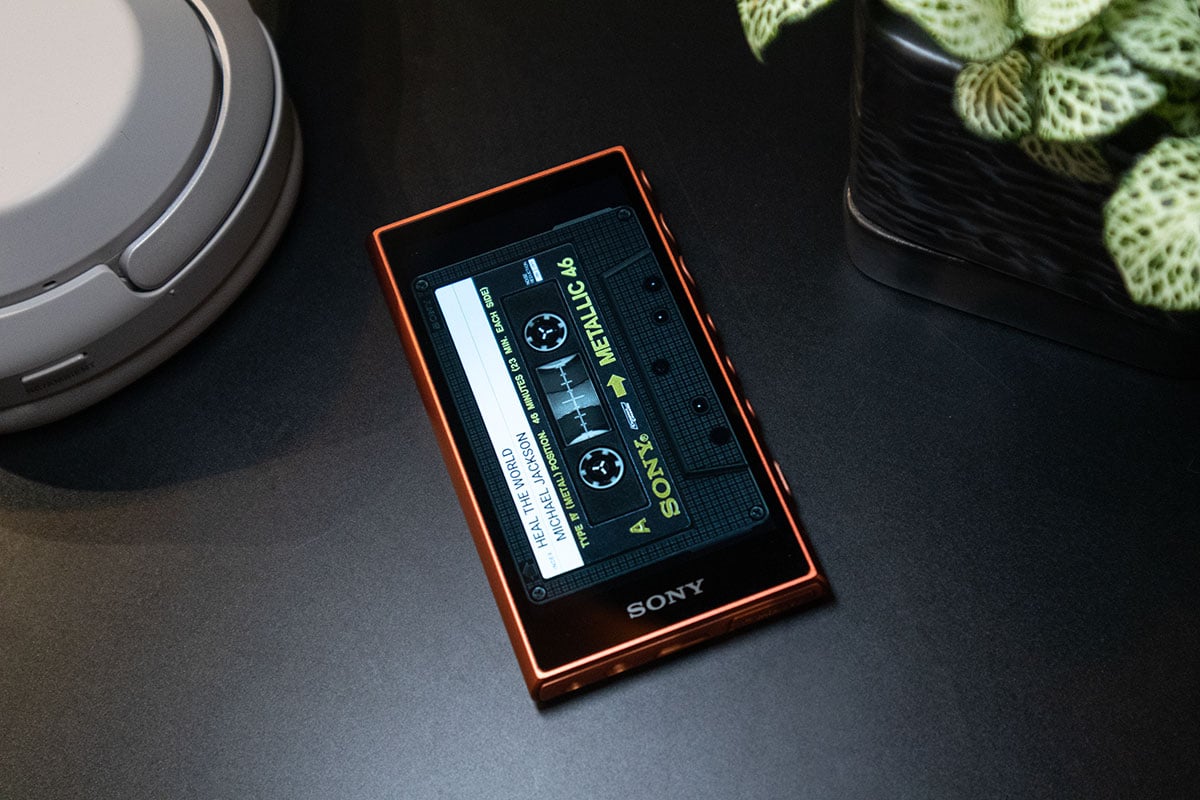 Sony 一口氣發佈多款 Walkman 產品，當中有 Walkman 40 周年紀念作 NW-A100TPS、入門型號 NW-A105 和中階型號 NW-ZX507，全部改用 Android 作業系統，並預載了 Google Play 商店功能，用家可以自行安裝各類串流音樂 Apps 作播放。還有新的 Cassette UI 介面，帶來經典卡式帶的視覺效果。