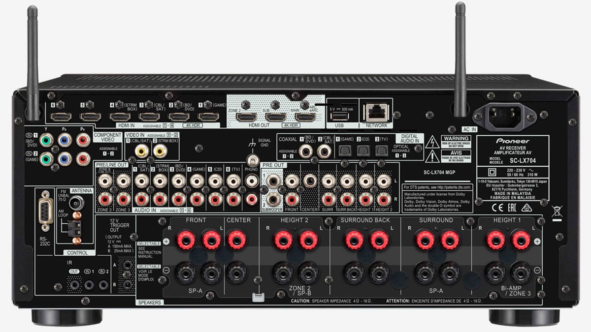 上次同大家介紹過 Onkyo AV 擴音機的自動音場校正設定，而對於 Pioneer AV 擴音機來說其實大部分都適用，不過兩者在選單同功能設計上會有少許分別，加上 Pioneer 的 MCACC 校正有一些進階設置，而部分中高階 Pioneer AV 擴音機有多一點額外的音效設定。所以今次我們就以 Pioneer SC-LX704 為例，同大家 Step-by-Step 講解返 Pioneer 的一些重要設置，讓環繞聲效可以有最佳效果。至於基本設定方面就會稍為簡略少少，想詳細了解的朋友、可以參考返之前的介紹。