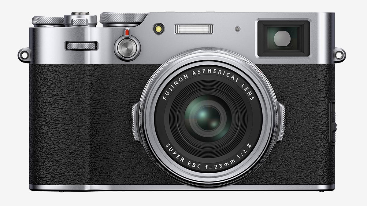 Fujifilm X100 係文迪其中一部最想買，最後沒有買成的相機。復古的外形、懷舊的操控、出色的畫質、方便的數碼成像，當然最重要係 Fujifilm 迷人的仿菲林色彩，X100 系列可算是最終極的「文青相機」之一，要樣要樣，要靚相有靚相。最新第 5 代的 X100V 今年剛剛推出，今次就同大家比較一下由初代 X100 到之後的 X100S、X100T、X100F 以及 X100V 的設計、規格和功能變化，究竟哪一部值得買？