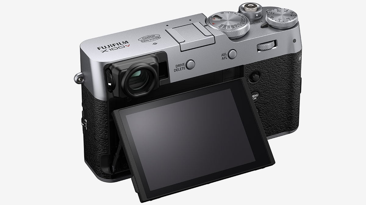 Fujifilm X100 係文迪其中一部最想買，最後沒有買成的相機。復古的外形、懷舊的操控、出色的畫質、方便的數碼成像，當然最重要係 Fujifilm 迷人的仿菲林色彩，X100 系列可算是最終極的「文青相機」之一，要樣要樣，要靚相有靚相。最新第 5 代的 X100V 今年剛剛推出，今次就同大家比較一下由初代 X100 到之後的 X100S、X100T、X100F 以及 X100V 的設計、規格和功能變化，究竟哪一部值得買？