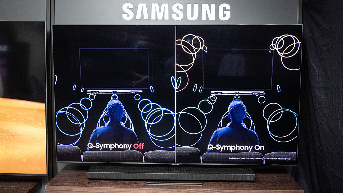 Samsung 今年在香港帶來了兩個 8K 電視系列 Q950TS 以及 Q800T，前者是頂級旗艦，99% 屏佔比視覺效果驚人，價錢都同樣驚人；後者雖然仍比同尺寸 4K 要貴一點，不過已經算是價錢比較相宜的 8K 選擇。而高階 4K QLED 電視和上年一樣有 4 個系列，主力升級處理器以及聲效技術。最特別是 Life Style 系列，The Frame 4.0「畫框」電視升級了 4K QLED 面板之外，The Sero 旋轉可橫可直的設計專門對應投映手機畫面而設，兩個系列都適合有「特別需求」的用家。