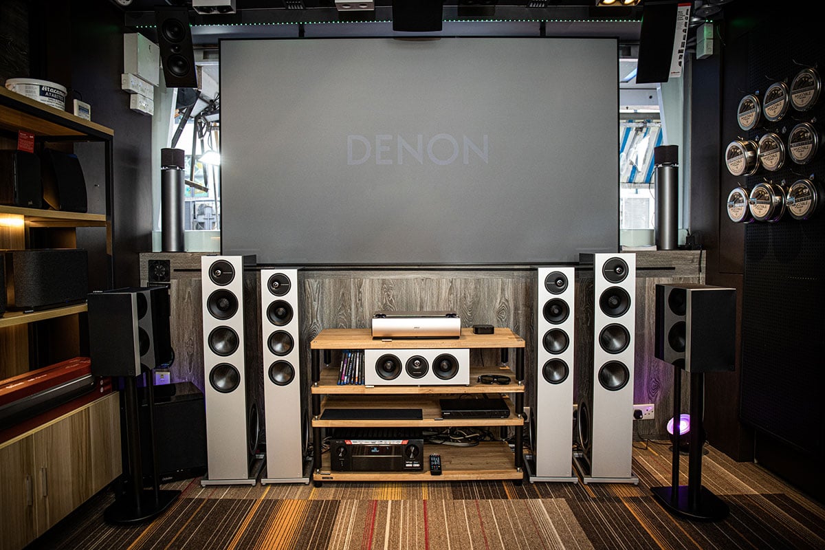 Denon 新一代 A/V 擴音機開始陸續到港，當中最高階的型號就是 AVC-X6700H，除了支援 8K 解像度之外，更會在稍後升級 firmware 支援 DTS:X Pro 這款最新的 3D 音效格式。11.2 聲道放大、13.2 聲道處理，是 Denon 現時的準旗艦，不過實試的部分表現竟然可以（暫時）超越旗艦 AVC-X8500H？