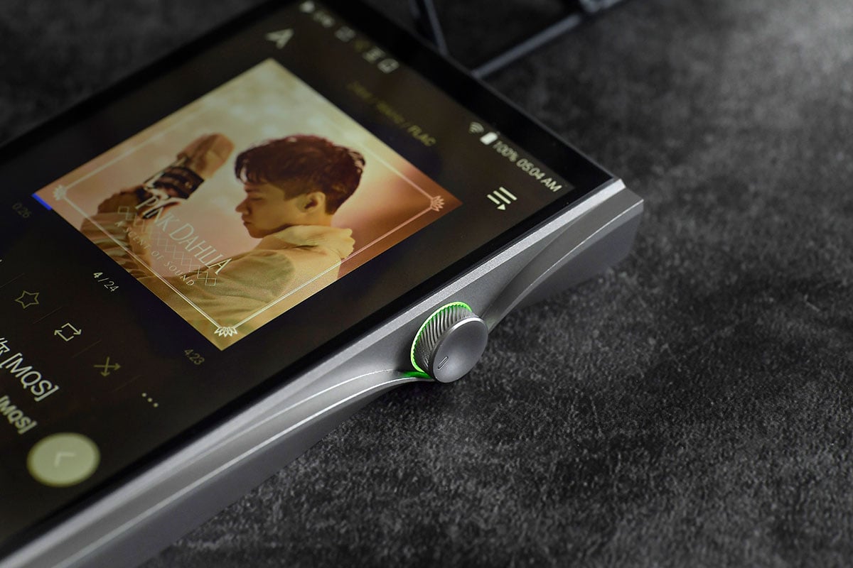 Astell&Kern 推出的 SE200 是一款相當特別的 DAP，本身首創採用了雙 DAC 設計，而且晶片來自業界兩大龍頭，可以提供兩種解碼音色選擇，每款 DAC 之下還提供了多種數碼濾波調校，變相可以配搭出各種不同的音色組合。我們今次就找來 3 款熱門高階耳機配搭，同大家分享一下實際聽感。