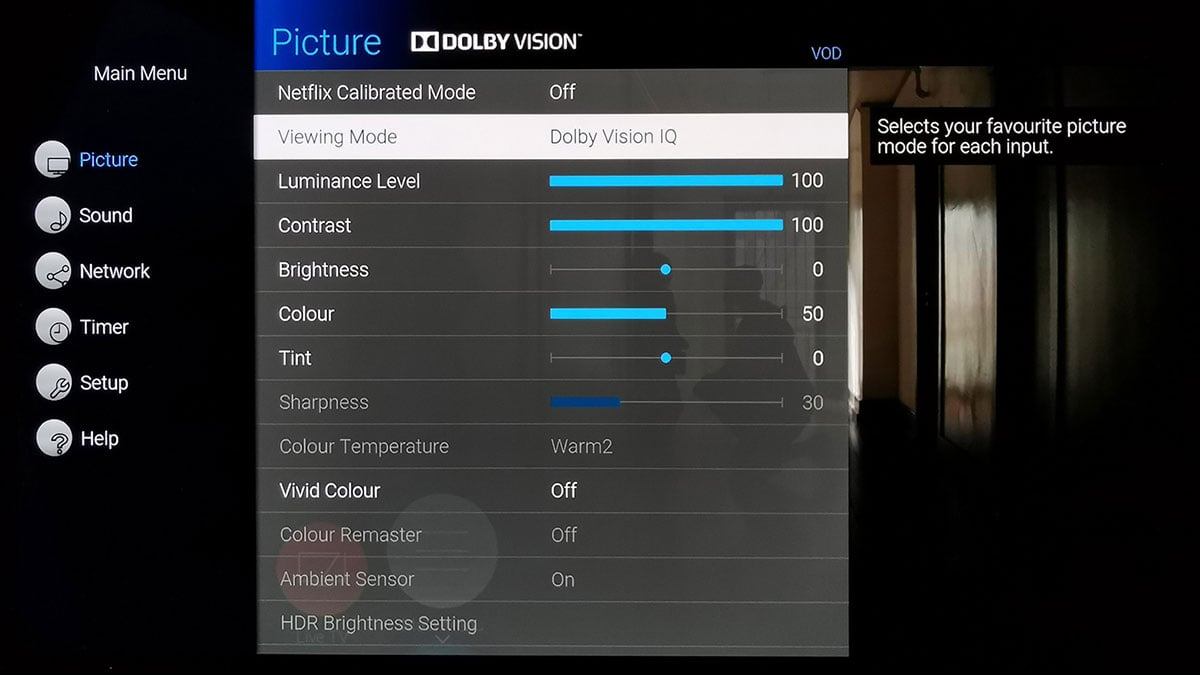 Dolby Lab 推出的 Dolby Vision 是現時最強的其中一款影片 HDR 格式，在 2020 年的 CES 上 Dolby 就公佈了新的 Dolby Vision IQ 技術，可以智能地因應觀看電視時的環境光暗，自動調節適當的 Dolby Vision HDR 效果，表面上相當先進，不過實際上是以往電視都經常配備的環境光暗感應器的新應用。