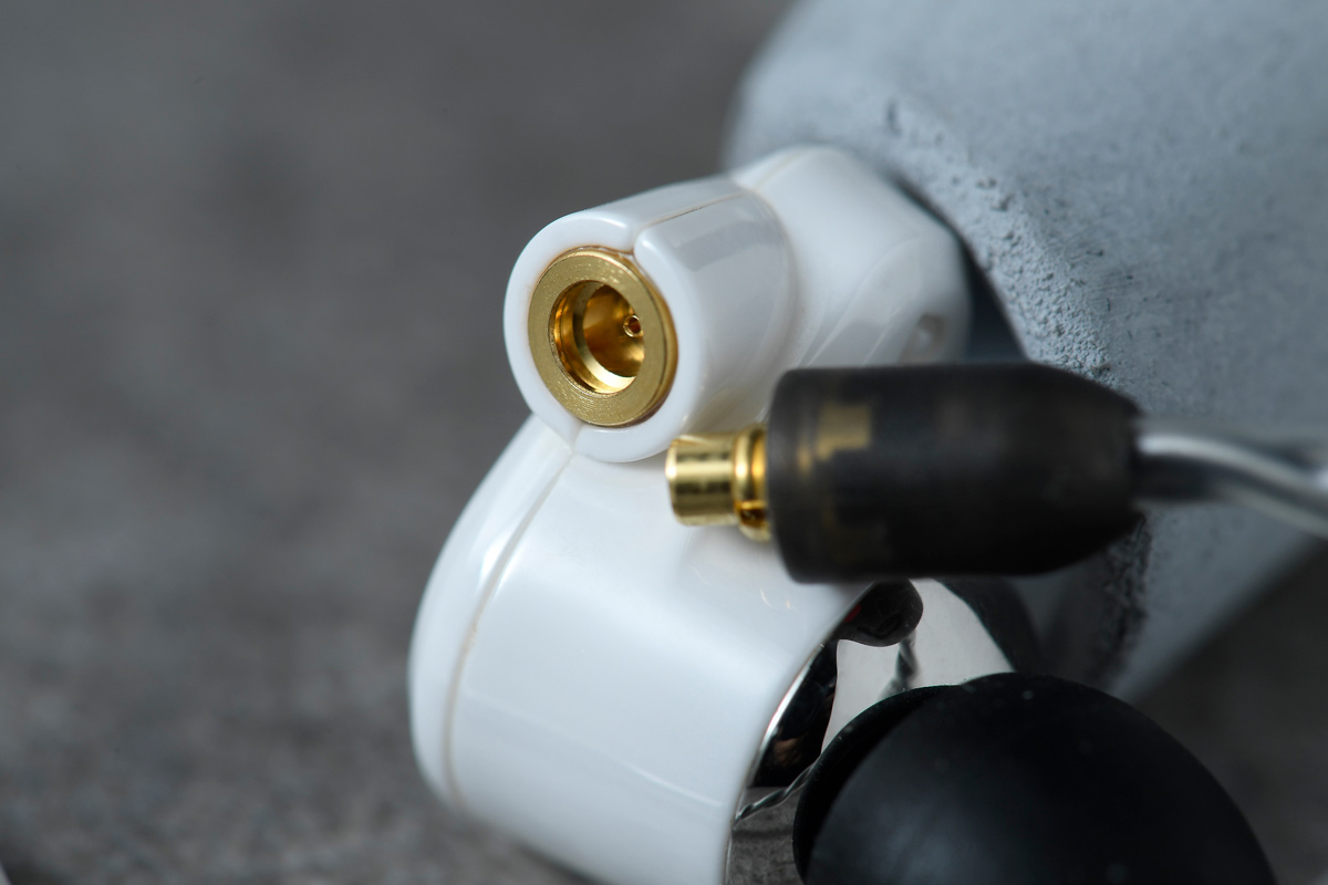 SPILL | 【評測】Campfire Audio Vega 2020：換上陶瓷後，音質更上層樓