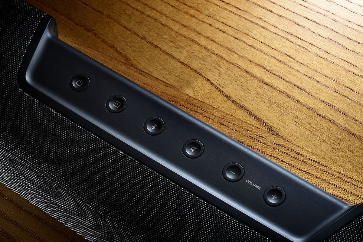 Polk Audio 之前推出的一大一小兩款 Soundbar MagniFi Max 和 MagniFi Mini 的音效表現都相當不錯，今次新推出的 Magnifi 2 除了支援 Chromecast 和藍牙播歌，配備 3 組 HDMI 輸入、支援 4K HDR 影像之外，更加入了 Polk 3D 音效模式，可以利用機身聲效處理輸出模擬 3D 環繞效果。