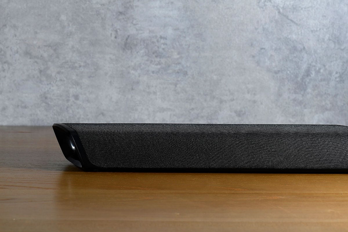 Polk Audio 之前推出的一大一小兩款 Soundbar MagniFi Max 和 MagniFi Mini 的音效表現都相當不錯，今次新推出的 Magnifi 2 除了支援 Chromecast 和藍牙播歌，配備 3 組 HDMI 輸入、支援 4K HDR 影像之外，更加入了 Polk 3D 音效模式，可以利用機身聲效處理輸出模擬 3D 環繞效果。