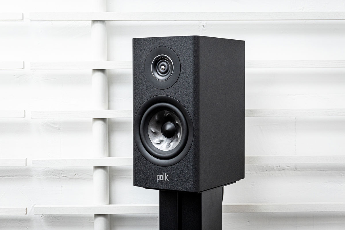 Polk Audio 之前推出的 Legend 系列、Signature 系列口碑都相當不錯，今次最新推出的 Reserve 系列則是僅次於旗艦 Legend 系列的高階喇叭。配備了由 Legend 系列而來的尖峰環形高音、渦輪中音單元，還有全新的 X-Port 技術，配合原有的 PowerPort 組成 PowerPort 2.0 的新設計，最重要是價錢依然十分相宜。