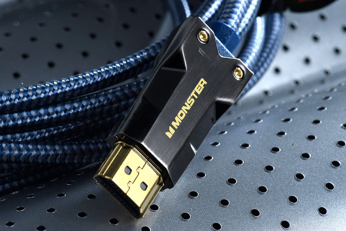 HDMI 是現時影音器材之間最常用的接線，雖然對普通用家來說，只要連接好之後出到畫面和聲音就無問題。不過如果對聲畫有一些要求，除了更新器材之外，投資落線材其實有時是更實惠又有效的升級選擇。以今次借到手測試的 Monster M3000 系列 HDMI 為例，除了有 UHS 超高速 HDMI 認證、全面對應 HDMI 2.1 甚至 8K 解像度之外，$599 起跳的售價亦十分相宜，不需要動輒幾千甚至上萬元的「發燒」線就已經有幾明顯的升級效果。