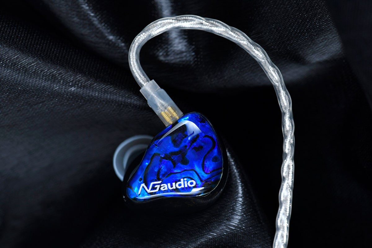 NG Audio 推出的 Eurus、KHAOS、NG12、Chronos 等幾款多單元耳機的表現和口碑都相當不錯，今次最新推出的 Heracles 就首創以動鐵 + 平板 + 靜電混合技術、5 單元的設計，配備了 NG Audio 本身多年在專業耳機研發技術的累積，也是自家耳機系列當中價錢比較親民的選擇。