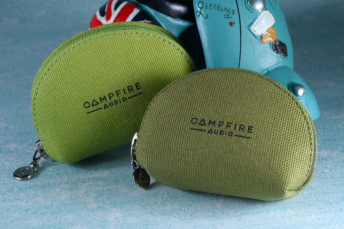 美國品牌 Campfire Audio 出品的星象系列耳機，近年不斷更新產品線，但今次有新的嘗試，品牌主理人 Ken Ball 秉承音樂無疆界理念，希望推出的耳機能夠令用家更易負擔，輕鬆就能享受到高質素音樂體驗。因此，研發出性價比極高的 Satsuma（蜜柑）和 Honeydew（蜜露），二千元就有交易。前者用上單一動鐵單元；而後者則是單一動圈單元，先賣個關子，兩款耳機的個性有所不同，讀下去再說。