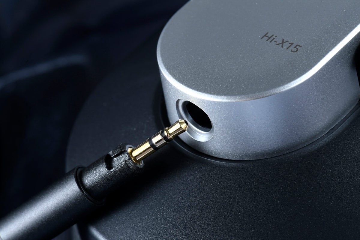 自從 AKG 母公司 Harman 在 2016 年宣佈在翌年關閉 AKG 的維也納總部後，當中的 22 名 AKG 前管理層及工程師於 2017 在維也納創立 Austrian Audio，延續多年來累積的音樂器材製作經驗。較早前，我們為大家測試過 Austrian Audio 首款耳機 Hi-X55，相信對這個品牌的基本產品設計理念與聲音取向有基本認識。今次介紹旗下耳機系列最經濟型號 Hi-X15，同樣採用廠方獨家研發的 44mm Hi-X 單元，以最經濟價格擁有 Studio 級耳機。