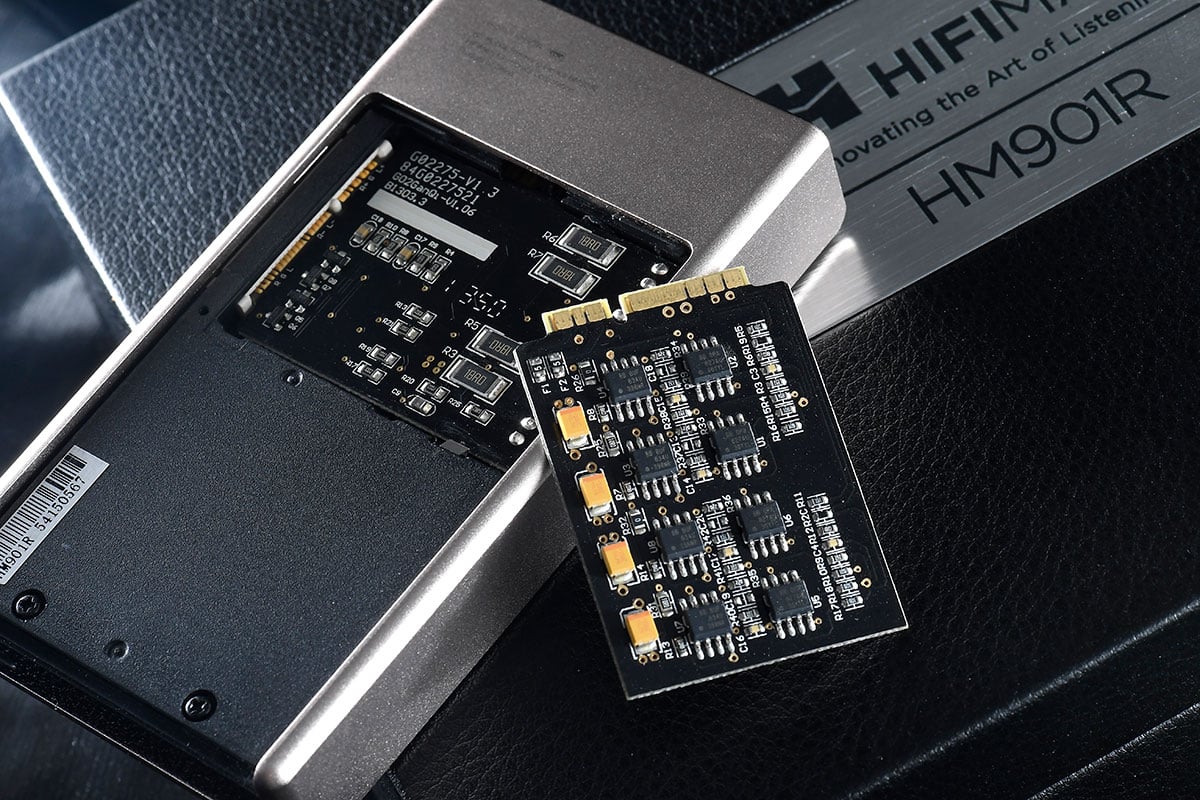 HM901R 是繼 HM901S 之後，HIFIMAN 名作 HM901 系列的新一代播放器。繼承了源自旗艦 HM1000 的元素，採用了自家製的 HYMALAYA DAC 晶片，加上可換耳放卡的設計，支援藍牙接收、作為 DAP 播放以及 USB DAC 解碼，一機三用。