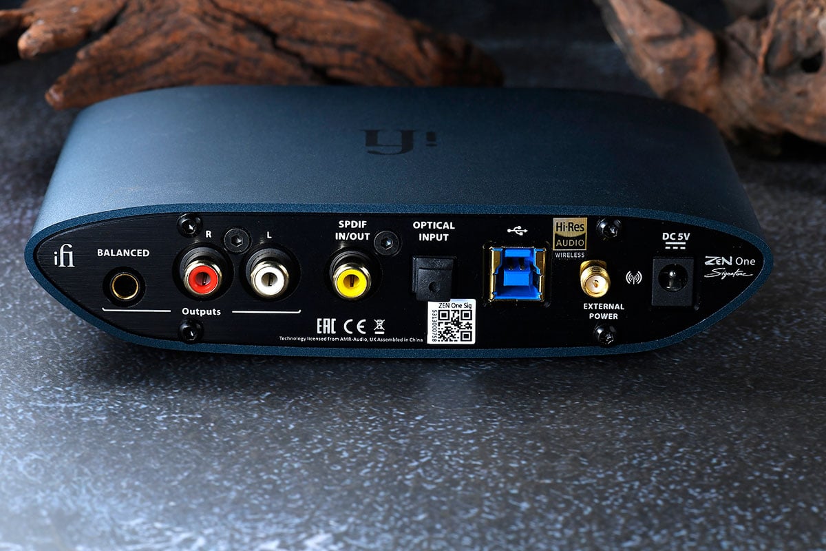 一向以來，iFi 以推出小型音響產品為主，好似早前為大家測試過的 ZEN Stream 及 ZEN DAC V2 都是機身小巧兼有型的音響產品，最重要是售價親民，可因應個人需要配搭不同型號。iFi 最新就推出 ZEN One Signature，內置藍牙接收功能，支援 aptX HD、LDAC、LHDC 等最高編碼規格，為聲音系統提供純聲音解碼選擇。