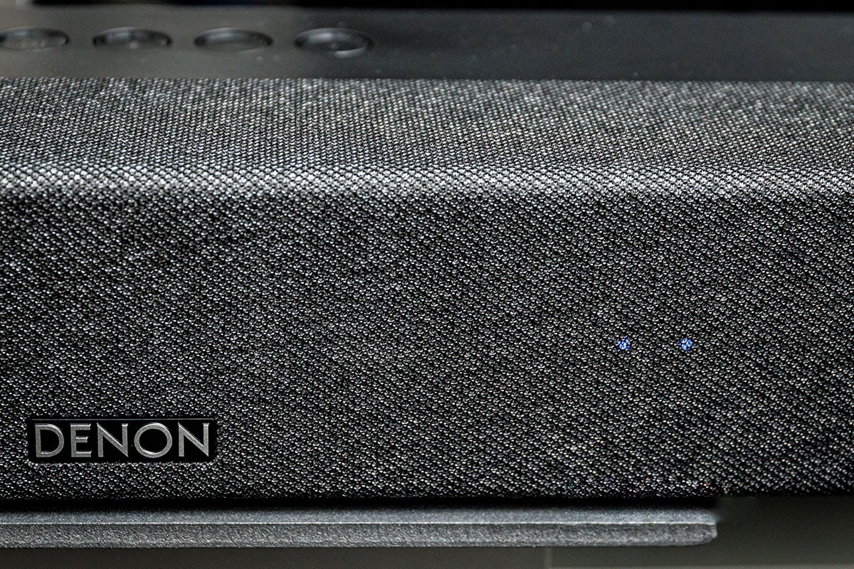 Denon 推出的 DHT-S216 一體式設計加上不錯的 DTS Virtual:X 模擬 3D 聲效，一直是其中一款最受歡迎的入門 Soundbar。而對於想進一步提升音效表現的朋友，Denon 最新推出的 DHT-S517 就更加適合：配備獨立天花聲道單元、無線超低音喇叭，提供真正 3.1.2 聲道 Dolby Atmos 音效輸出。而且還有更多音效模式選擇以及額外 HDMI 輸入，讓接駁和玩法都更加多元化。
