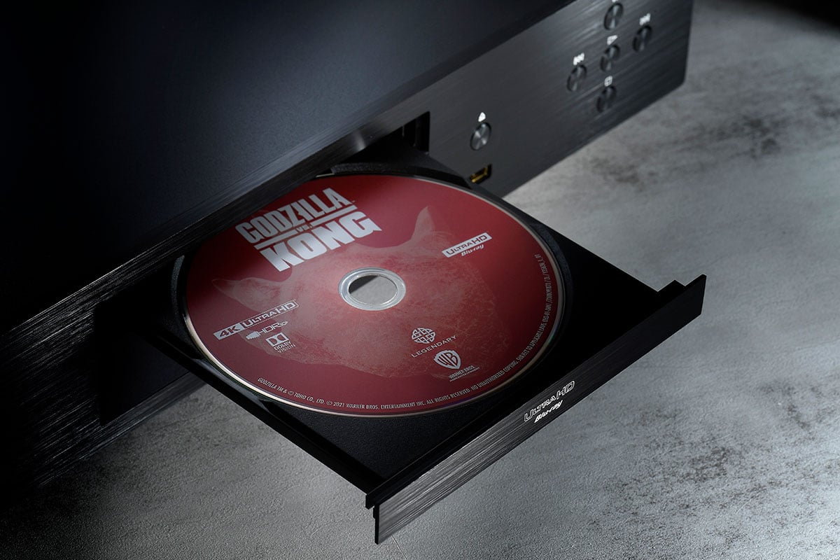 之前和大家測試過的 PANNDE PD6 可算是近期最重料、聲畫質素最好的 UHD Blu-ray 機，不過接近二萬元的售價就未必人人都啱預算。而同樣由磐德生產，今次借到手測試的 A1S 則是售價更相宜的中階機選擇。經由香港 Mr Color 團隊參與了設計、改良和調校、監修影像質素，所以也冠名了 Mr Color 的品牌，究竟經過專業調校，畫質會有怎樣的提升？