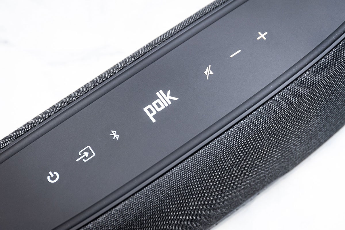 Polk Audio 之前推出的 MagniFi Mini 可算是其中一款音質表現最好的迷你 Soundbar，今次最新推出的 MagniFi Mini AX 在保持原有小巧體型之下，設計更加簡潔有型，而且加入了 Dolby Atmos 和 DTS:X 的 3D 音效，HDMI 也升級支援 eARC，還有 AirPlay 2 和 Chromecast 的齊全網絡音樂串流功能。