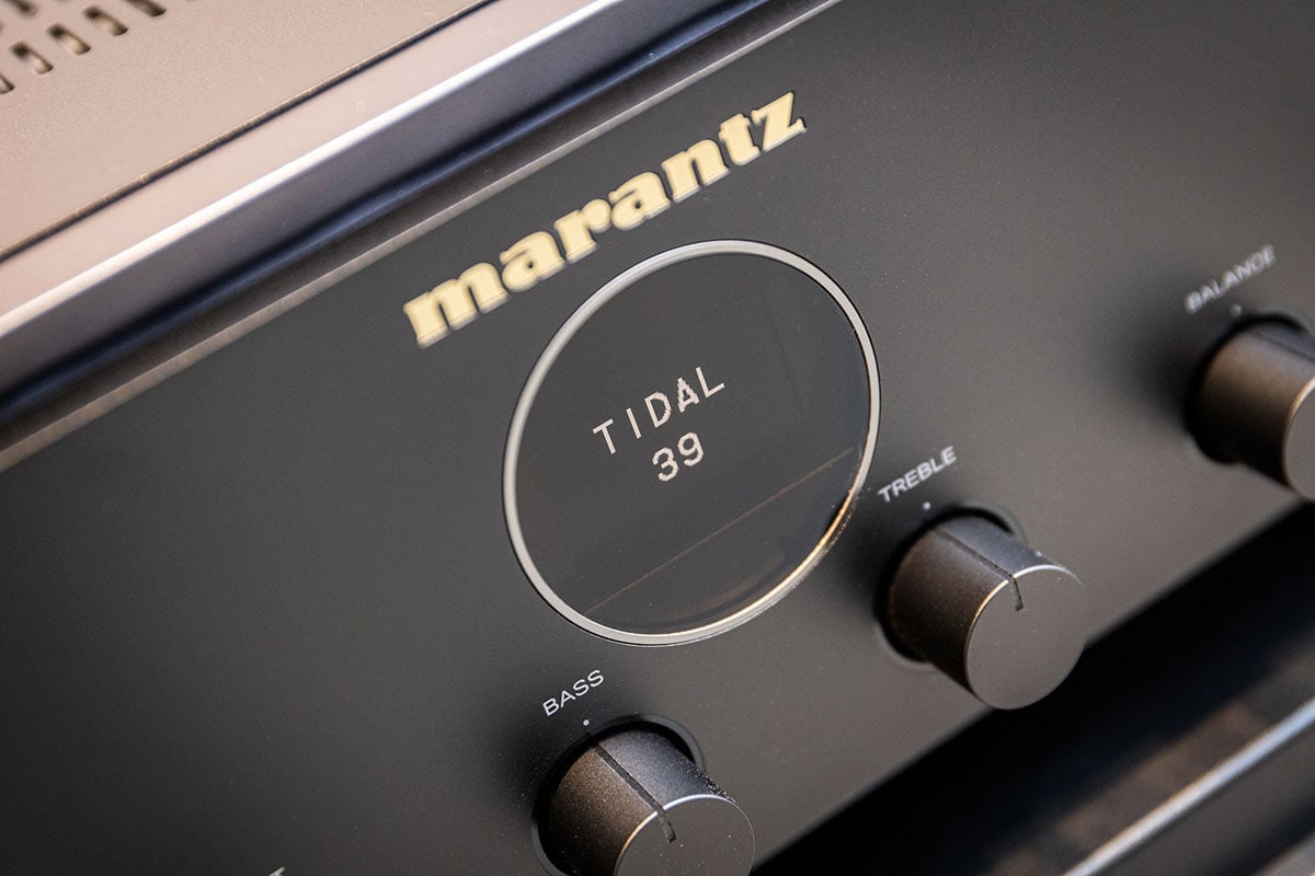 Marantz 以「Modern Musical Luxury」作為新標語，全新形像的 MODEL 30 可算是其中一款最受歡迎的兩聲道合併機。今次最新推出的 MODEL 40n 則在前作之上，一口氣帶來了解碼、HEOS 串流、USB 播放等一系列新功能，本身就同時兼具訊源、解碼、處理、放大功能於一身，駁對心水喇叭就可以組成一套功能豐富的完整音響系統。