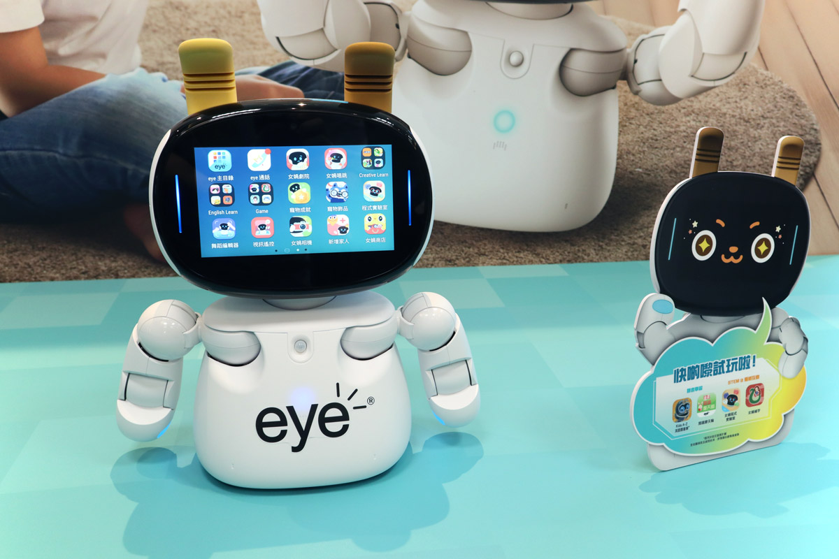 香港電訊繼 5 月推出了全新 Now H1 機頂盒之後，今日（12/7）發佈第二擊新產品，為旗下 eye 智能生活通訊服務推出 eye AI 互動機械人。
