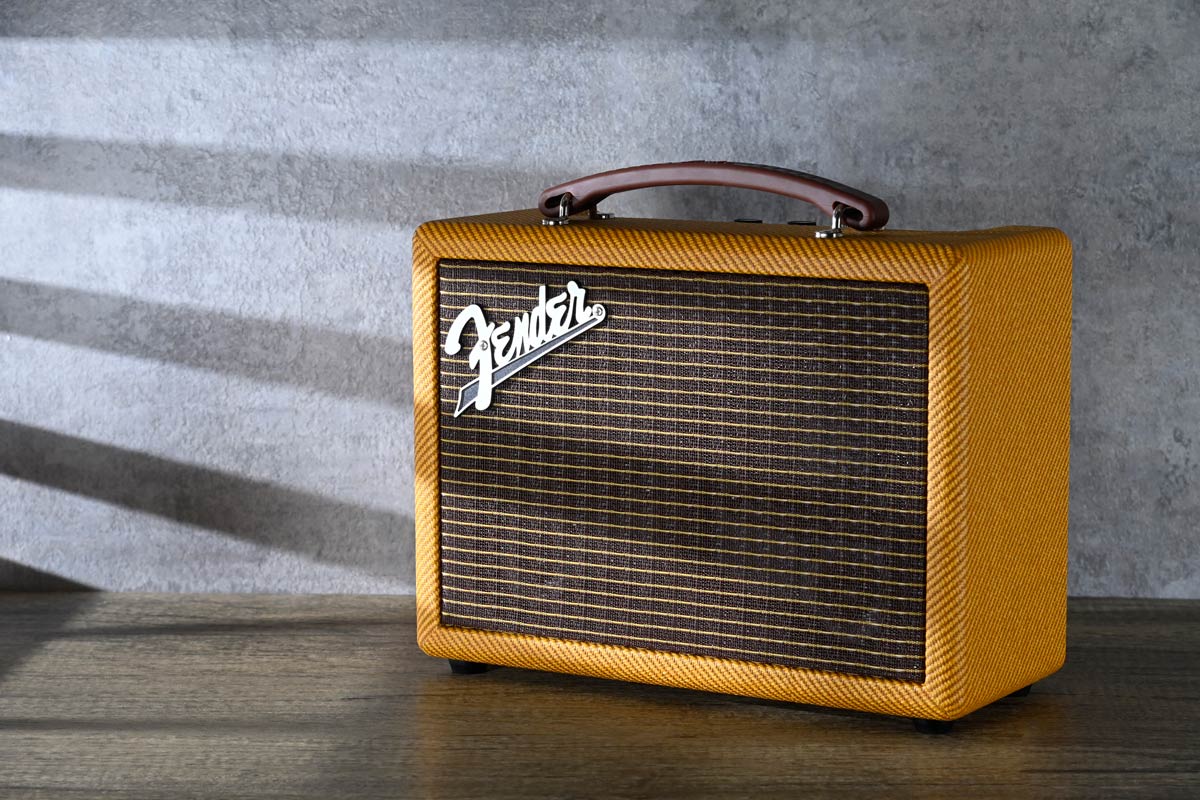 Fender 繼早前推出了 Newport 2 之後，亦將中階的 Indio 更新為 Indio 2，同樣以自家結他 Amp 造型作設計藍本，採用木製箱體，加上人手裱裝面料及面網，提供「Tolex」及「Tweed」兩種標誌性的配色，讓 Indio 2 睇得又聽得。